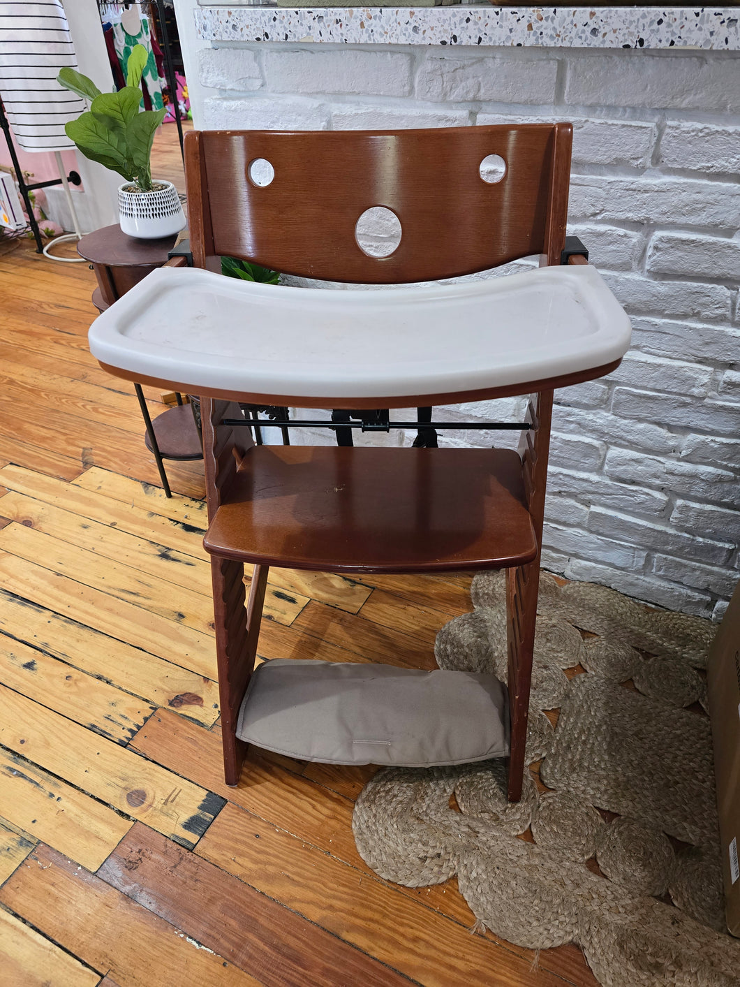 Keekaroo Woodgrain Baby Gear Highchair